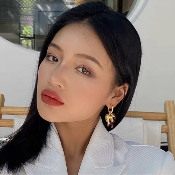 Red Dripping Heart Hoop Earrings 
Gold Resin Statement Jewelry stylish - Picture 8 of 10